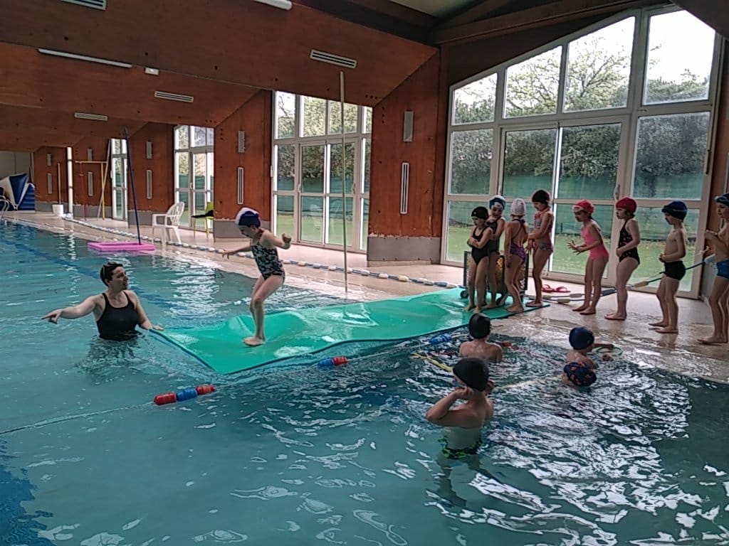 Les CP vont à la piscine