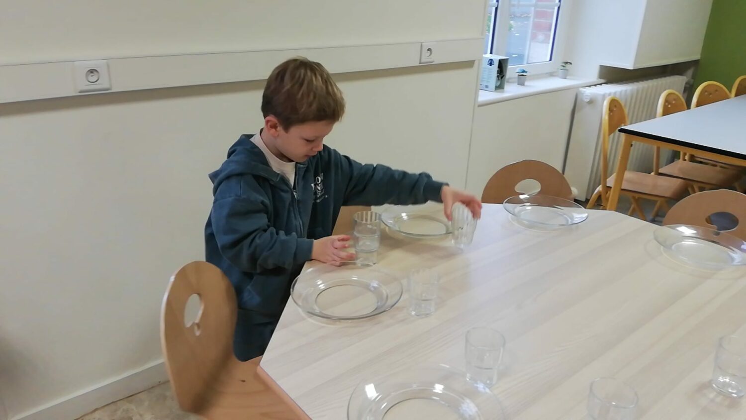 Les maternelles mettent le couvert